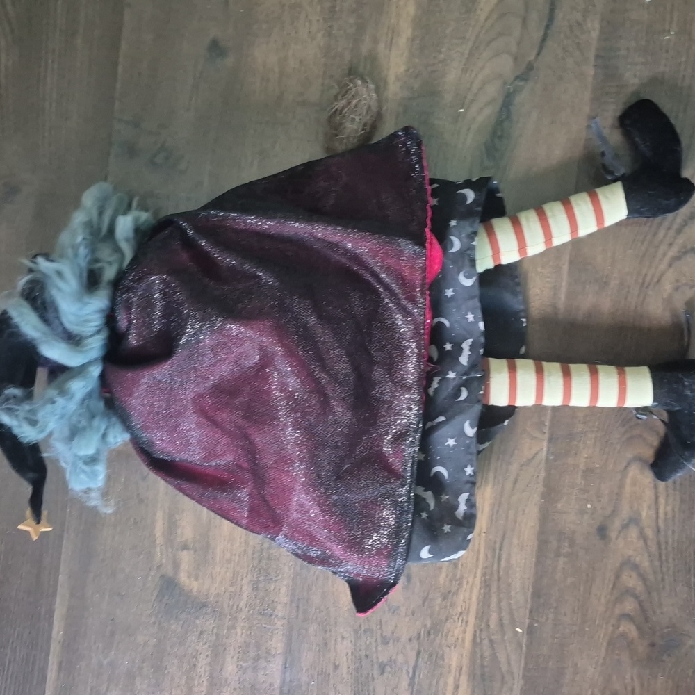 Witch Shelf Sitter Doll With Sparkly Cape - Picture 5 of 5